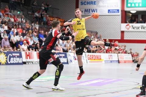 Jakob Knauer (HSC 2000 Coburg 25) gegen Patryk Walczak (TuS N-Luebbecke 7)(links) , TuS N-Luebbecke vs HSC 2000 Coburg, Handball, 2. Bundesliga, 01.06.2019, TuS N-Luebbecke vs HSC 2000 Coburg, Handball, 2. Bundesliga, 01.06.2019 Luebbecke