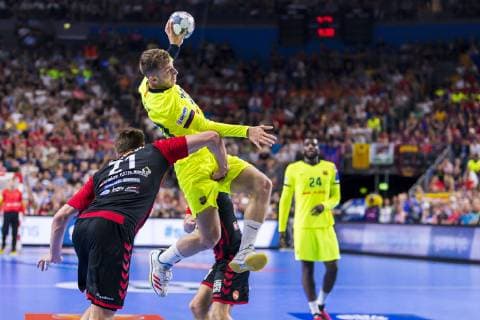 Köln, Deutschland 01. Juni 2019: Handball - EHF CL Halbfinale - FC Barcelona, Barca vs. HC Vardar Skobje ?v Gleb Kalarash (HC Vardar), Aleix Gomez Abello (Barcelona) Köln Lanxess Arena Deutschland