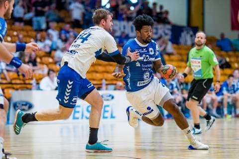 Dieudonne Mubenzem 22 (TV 05 07 Huettenberg), Florian Pfeiffer 14 (Dessau-Rosslauer HV 06) waehrend der Begegnung in der Handball 2. Bundesliga (Herren) - Saison 2018-2019 zwischen Dessau-Rosslauer HV 06 und TV 05-07 Hüttenberg in der Anhalt Arena am 1. June 2019 in Dessau-Rosslau, Sachsen Anhalt, Deutschland