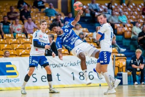 Dieudonne Mubenzem 22 (TV 05 07 Huettenberg), Justin Lee Milkow 27 (Dessau-Rosslauer HV 06), Marek Vranco 9 (Dessau-Rosslauer HV 06) waehrend der Begegnung in der Handball 2. Bundesliga (Herren) - Saison 2018-2019 zwischen Dessau-Rosslauer HV 06 und TV 05-07 Hüttenberg in der Anhalt Arena am 1. June 2019 in Dessau-Rosslau, Sachsen Anhalt, Deutschland