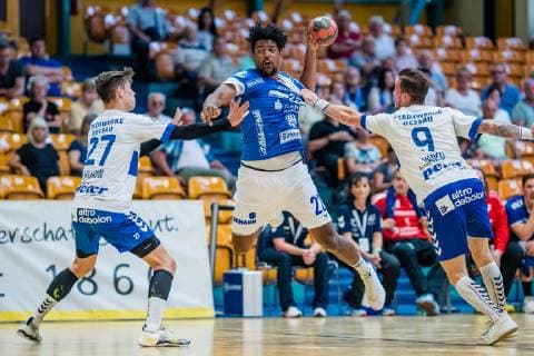 Dieudonne Mubenzem 22 (TV 05 07 Huettenberg), Justin Lee Milkow 27 (Dessau-Rosslauer HV 06), Marek Vranco 9 (Dessau-Rosslauer HV 06) waehrend der Begegnung in der Handball 2. Bundesliga (Herren) - Saison 2018-2019 zwischen Dessau-Rosslauer HV 06 und TV 05-07 Hüttenberg in der Anhalt Arena am 1. June 2019 in Dessau-Rosslau, Sachsen Anhalt, Deutschland