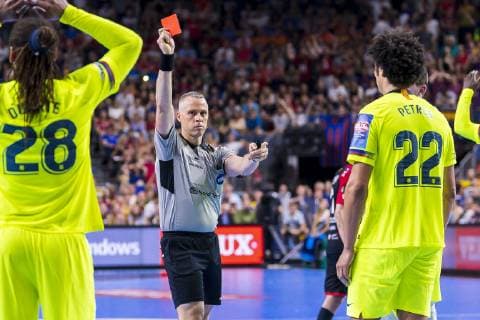 Köln, Deutschland 01. Juni 2019: Handball - EHF CL Halbfinale - FC Barcelona, Barca vs. HC Vardar Skobje Thiagus Petros (Barcelona) rote Karte Köln Lanxess Arena Deutschland