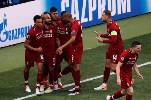 Liverpool s winger Mohamed Salah (2-L) celebrates with his teammates after scoring the 1-0 during the UEFA Champions League final between Tottenham Hotspur and Liverpool FC at Wanda Metropolitano stadium in Madrid, Spain, 01 June 2019. UCL Final 2019 - Tottenham Hotspur vs Liverpool FC !ACHTUNG: NUR REDAKTIONELLE NUTZUNG!  Copyright: xJuanxCarlosxHidalgox GRAF2174 20190601-636950203102217193