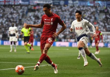 01.06.2019, xkvx, Fussball UEFA Champions League Finale, Tottenham Hotspur - FC Liverpool emspor, v.l. Trent Alexander-Arnold (FC Liverpool), Heung-Min Son (Tottenham Hotspur) (DFL DFB REGULATIONS PROHIBIT ANY USE OF PHOTOGRAPHS as IMAGE SEQUENCES and or QUASI-VIDEO) Madrid