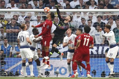 (l-r) Harry Kane of Tottenham Hotspur FC, Moussa Sissoko of Tottenham Hotspur FC, Virgil van Dijk of Liverpool FC, Tottenham Hotspur FC goalkeeper Hugo Lloris, Toby Alderweireld of Tottenham Hotspur FC, Roberto Firmino of Liverpool FC, Mo Salah of Liverpool FC, Dele Alli of Tottenham Hotspur FC during the UEFA Champions League final match between Tottenham Hotspur FC and Liverpool FC at Estadio Metropolitano on June 01, 2019 in Madrid, Spain UEFA Champions League 2018 2019 xVIxVIxImagesx xMauricexvanxSteenxIVx 14632206