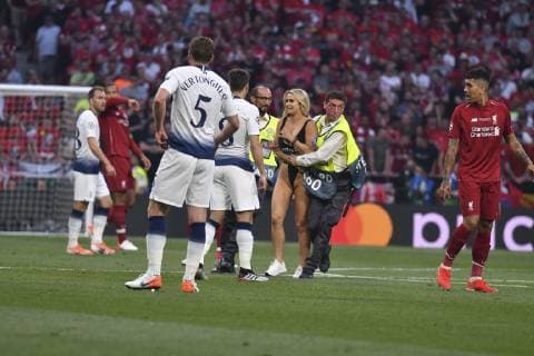 Football - 2019 UEFA Champions League Final - Liverpool vs. Tottenham Hotspur female pics invader, at Wanda Metropolitano, Madrid. COLORSPORT WINSTON BYNORTH 