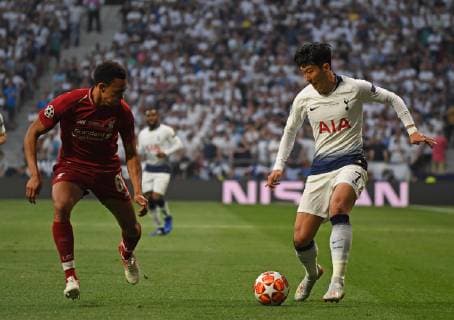 01.06.2019, xkvx, Fussball UEFA Champions League Finale, Tottenham Hotspur - FC Liverpool emspor, v.l. Trent Alexander-Arnold (FC Liverpool), Heung-Min Son (Tottenham Hotspur) (DFL DFB REGULATIONS PROHIBIT ANY USE OF PHOTOGRAPHS as IMAGE SEQUENCES and or QUASI-VIDEO) Madrid