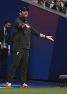 01.06.2019, xkvx, Fussball UEFA Champions League Finale, Tottenham Hotspur - FC Liverpool emspor, v.l. Coach Trainer Juergen Klopp (FC Liverpool) gibt Anweisungen, gestikuliert, mit den Armen gestikulieren gives instructions, gesticulate. (DFL DFB REGULATIONS PROHIBIT ANY USE OF PHOTOGRAPHS as IMAGE SEQUENCES and or QUASI-VIDEO) Madrid