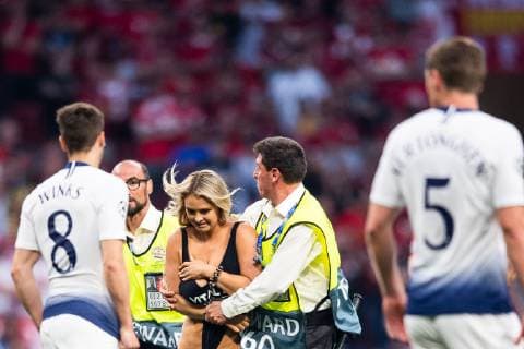 190601 A pitch invader is removed by stewards during the UEFA Champions League final between Tottenham and Liverpool on June 1, 2019 in Madrid. Photo: Petter Arvidson BILDBYRAN kod PA 92302 Copyright: PETTERxARVIDSON BB190601PA088