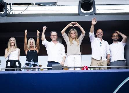 Sport Themen der Woche KW22 Fußball, Ulla Sandrock, Ehefrau von Jürgen Klopp beim Champions League Finale auf der Tribüne Sport Bilder des Tages Madrid, 01.06.2019 Ulla Sandrock formt mit ihren Händen ein Herz für ihren Mann Trainer Jürgen Klopp (Liverpool) Tottenham Hotspur - FC Liverpool