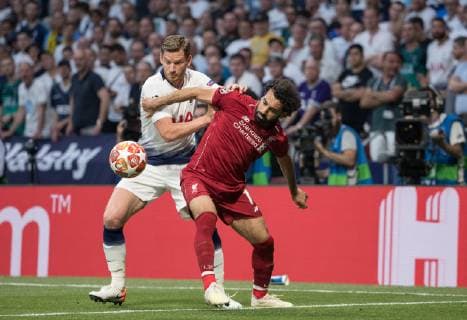 Mohamed Salah of Liverpool & Jan Vertonghen of Spurs during the UEFA Champions League FINAL match between Tottenham Hotspur and Liverpool at the Metropolitano Stadium (Stadium Metropolitano), Av. de Luis Aragon?s, 4, 28022 Madrid, Spain on 1 June 2019. Copyright: xAndyxRowlandx PMI-2850-0006