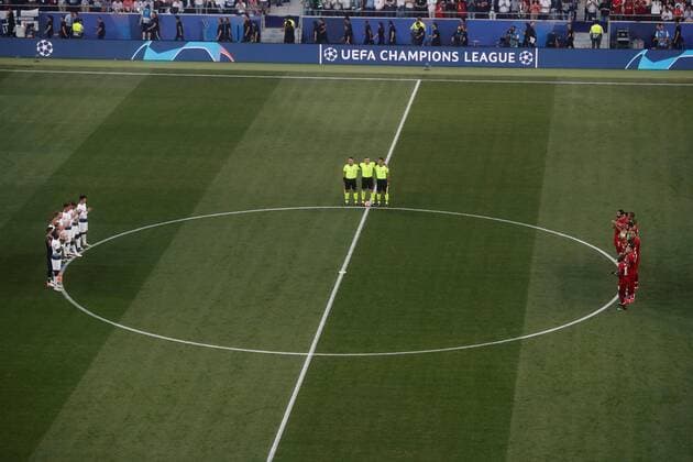 Sport Themen der Woche KW22 Sport Bilder des Tages Tottenham Hotspur (L) and Liverpool players observe a minute of silence in memory of late Spanish soccer player Jose Antonio Reyes who died on 01 June 2019 in a car accident, before the start of the UEFA Champions League soccer final beteween Tottenham Hotspur and Liverpool FC at the Wanda Metropolitano stadium in Madrid, Spain, 01 June 2019. UCL Final 2019 - Tottenham Hotspur vs Liverpool FC !ACHTUNG: NUR REDAKTIONELLE NUTZUNG!  Copyright: xJuanxCarlosxHidalgox GRAF2165 20190601-636950234865628389