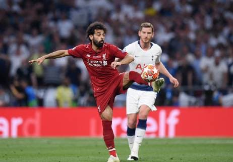 FUSSBALL CHAMPIONS LEAGUE SAISON 2018 2019 FINALE Tottenham Hotspur - FC Liverpool 01.06.2019 Mohamed Salah (li, FC Liverpool) gegen Jan Vertonghen (hinten, Tottenham Hotspur) 