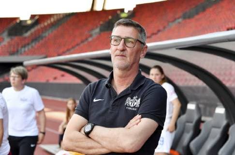 01.06.2019 Zuerich Letzigrund,Fussball Frauen Saison 2018 2019 FC Zuerich - BSC Young Boys. Im Bild :Andy Ladner Trainer (FCZ Frauen) Aktion ( c )Manuel Geisser