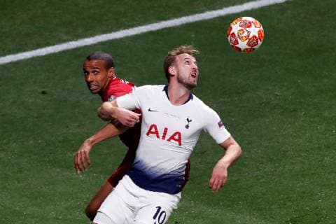 Tottenham s forward Harry Kane (R) duels for the ball against Liverpool s defender Joel Matip (L) during the UEFA Champions League final between Tottenham Hotspur and Liverpool FC at Wanda Metropolitano stadium in Madrid, Spain, 01 June 2019. UCL Final 2019 - Tottenham Hotspur vs Liverpool FC !ACHTUNG: NUR REDAKTIONELLE NUTZUNG!  Copyright: xJuanxCarlosxHidalgox GRAF2254 20190601-636950246231161977