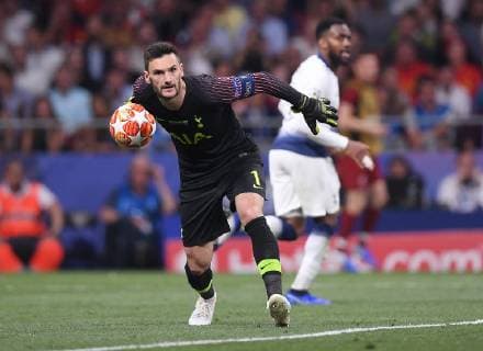 FUSSBALL CHAMPIONS LEAGUE SAISON 2018 2019 FINALE Tottenham Hotspur - FC Liverpool 01.06.2019 Torwart Hugo Lloris (Tottenham Hotspur) mit Ball