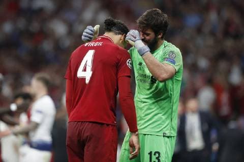 MADRID, 01-06-2019, Wanda Metropolitano Stadium, season 2018 2019, UEFA Champions League Final. Liverpool FC player Virgil van Dijk and Liverpool FC goalkeeper Alisson Becker during the game Tottenham Hotspur - Liverpool Tottenham Hotspur - Liverpool (CL final)  x3566679x Copyright:
