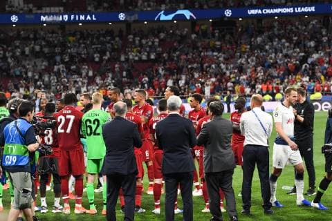 190601 Harry Kane of Tottenham looks dejected as he walks to receive his silver medal after winning the UEFA Champions League final between Tottenham and Liverpool on June 1, 2019 in Madrid. Photo: Petter Arvidson BILDBYRAN kod PA 92302 Copyright: PETTERxARVIDSON BB190601PA172