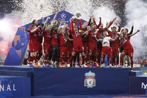 Sport Bilder des Tages MADRID, 01-06-2019, Wanda Metropolitano Stadium, season 2018 2019, UEFA Champions League Final. Liverpool players with the trophy during the game Tottenham Hotspur - Liverpool Tottenham Hotspur - Liverpool (CL final)  x3566896x Copyright: