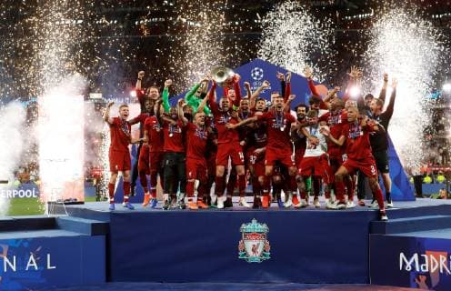 Liverpool s players celebrate with the trophy after winning the UEFA Champions League final against Tottenham Hotspur at Wanda Metropolitano stadium in Madrid, Spain, 01 June 2019. UCL Final 2019 - Tottenham Hotspur vs Liverpool FC !ACHTUNG: NUR REDAKTIONELLE NUTZUNG!  Copyright: xJuanjoxMartínx GRAF2333 20190601-636950280205417745
