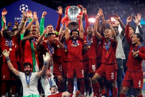 Liverpool s players celebrate with the trophy after winning the UEFA Champions League final against Tottenham Hotspur at Wanda Metropolitano stadium in Madrid, Spain, 01 June 2019. UCL Final 2019 - Tottenham Hotspur vs Liverpool FC !ACHTUNG: NUR REDAKTIONELLE NUTZUNG!  Copyright: xJuanjoxMartínx GRAF2336 20190601-636950280278699269
