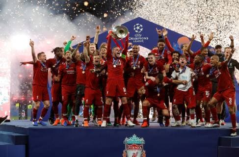 Liverpool s players celebrate with the trophy after winning the UEFA Champions League final against Tottenham Hotspur at Wanda Metropolitano stadium in Madrid, Spain, 01 June 2019. UCL Final 2019 - Tottenham Hotspur vs Liverpool FC !ACHTUNG: NUR REDAKTIONELLE NUTZUNG!  Copyright: xJuanjoxMartínx GRAF2337 20190601-636950282462915757