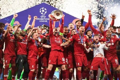 190601 Jordan Henderson of Liverpool raises the throphy in front of team mates at the medal ceremony after the UEFA Champions League final between Tottenham and Liverpool on June 1, 2019 in Madrid. Photo: Petter Arvidson BILDBYRAN kod PA 92302 Copyright: PETTERxARVIDSON BB190601PA178