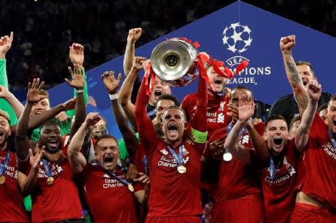 Liverpool s players celebrate with the trophy after winning the UEFA Champions League final against Tottenham Hotspur at Wanda Metropolitano stadium in Madrid, Spain, 01 June 2019. UCL Final 2019 - Tottenham Hotspur vs Liverpool FC !ACHTUNG: NUR REDAKTIONELLE NUTZUNG!  Copyright: xJuanjoxMartínx GRAF2354 20190601-636950285203718300