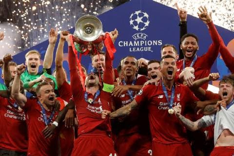 Liverpool s players celebrate with the trophy after winning the UEFA Champions League final against Tottenham Hotspur at Wanda Metropolitano stadium in Madrid, Spain, 01 June 2019. UCL Final 2019 - Tottenham Hotspur vs Liverpool FC !ACHTUNG: NUR REDAKTIONELLE NUTZUNG!  Copyright: xJuanjoxMartínx GRAF2351 20190601-636950285206530877