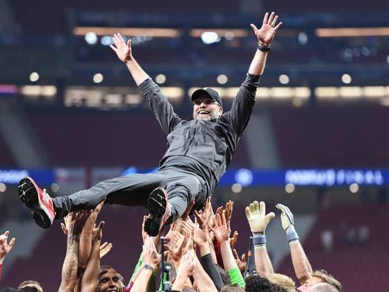 Sport Themen der Woche KW22 Sport Bilder des Tages Fußball, Jürgen Klopp gewinnt mit Liverpool die Champions League 190601 Head coach Jürgen Klopp of Liverpool is raised by the players celebrating winning the UEFA Champions League final between Tottenham and Liverpool on June 1, 2019 in Madrid. Photo: Petter Arvidson BILDBYRAN kod PA 92302 *** 190601 Head coach Jürgen Klopp of Liverpool is raised by the players celebrating winning the UEFA Champions League final between Tottenham and Liverpool on June 1, 2019 in Madrid Photo Petter Arvidson BILDBYRAN kod PA 92302,  Copyright: PETTERxARVIDSON BB190601PA183