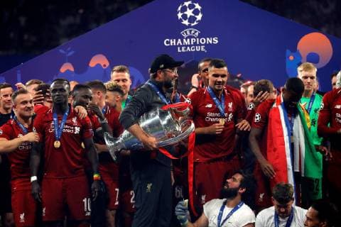 Fußball, Jürgen Klopp gewinnt mit Liverpool die Champions League Liverpool s head coach Juergen Klopp celebrates with the trophy after winning the UEFA Champions League final against Tottenham Hotspur at Wanda Metropolitano stadium in Madrid, Spain, 01 June 2019. UCL Final 2019 - Tottenham Hotspur vs Liverpool FC !ACHTUNG: NUR REDAKTIONELLE NUTZUNG!  Copyright: xJuanjoxMartinx GRAF2366 20190601-636950287982292057
