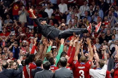 Liverpool s head coach Juregen Klopp and his players celebrate after winning the UEFA Champions League final against Tottenham Hotspur at Wanda Metropolitano stadium in Madrid, Spain, 01 June 2019. UCL Final 2019 - Tottenham Hotspur vs Liverpool FC !ACHTUNG: NUR REDAKTIONELLE NUTZUNG!  Copyright: xJuanjoxMartínx GRAF2378 20190601-636950291468665238