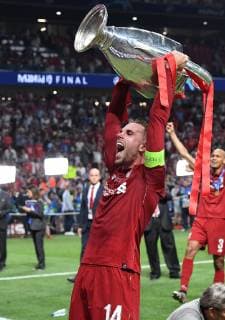 01.06.2019, xkvx, Fussball UEFA Champions League Finale, Tottenham Hotspur - FC Liverpool emspor, v.l. Jordan Henderson (FC Liverpool) mit dem Pokal (DFL DFB REGULATIONS PROHIBIT ANY USE OF PHOTOGRAPHS as IMAGE SEQUENCES and or QUASI-VIDEO) Madrid