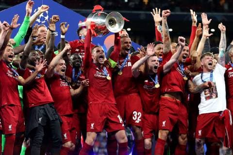 Jordan Henderson of Liverpool and team mates celebrate with the trophy after the victory of the Champions League Madrid 01-06-2019 Estadio Wanda Metropolitano, Football UEFA Champions League 2018 2019 Final 2019 Tottenham - Liverpool Foto Cesare Purini Insidefoto CesarexPurini