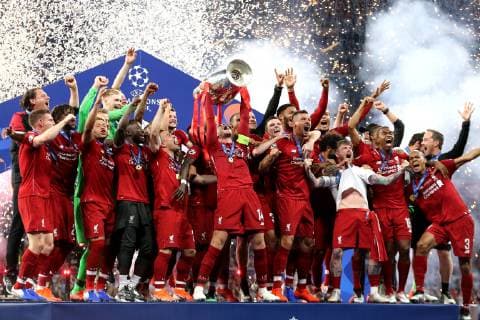 Jordan Henderson of Liverpool and team mates celebrate with the trophy after the victory of the Champions League Madrid 01-06-2019 Estadio Wanda Metropolitano, Football UEFA Champions League 2018 2019 Final 2019 Tottenham - Liverpool Foto Cesare Purini Insidefoto CesarexPurini