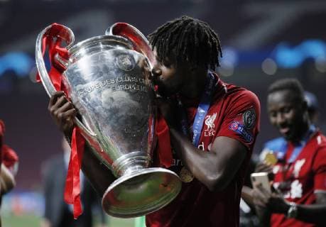 Divock Origi of Liverpool kissed the cup during the UEFA Champions League match at Wanda Metropolitano Stadium, Madrid. Picture date: 1st June 2019. Picture credit should read: David Klein Sportimage EDITORIAL USE ONLY. No use with unauthorised audio, video, data, fixture lists, club league logos or live services. Online in-match use limited to 120 images, no video emulation. No use in betting, games or single club league player publications. SPI-0089-0061
