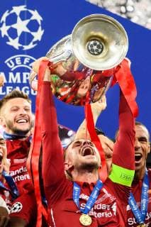 190602 Jordan Henderson of Liverpool raises the throphy in front of team mates at the medal ceremony after the UEFA Champions League final between Tottenham and Liverpool on June 2, 2019 in Madrid. Photo: Petter Arvidson BILDBYRAN kod PA 92302 Copyright: PETTERxARVIDSON BB190602PA002