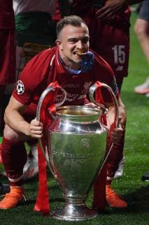 FUSSBALL CHAMPIONS LEAGUE SAISON 2018 2019 FINALE Tottenham Hotspur - FC Liverpool 01.06.2019 JUBEL FC Liverpool, Sieger; Xherdan Shaqiri mit Pokal und Meddaille