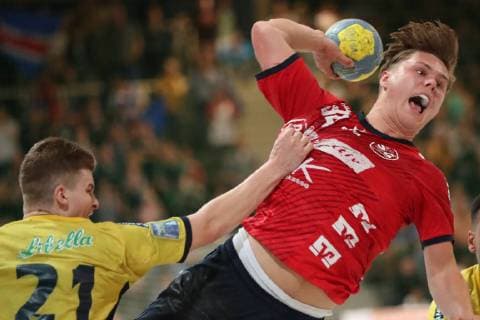 SG Flensburg-Handewitt vs Rhein Neckar Loewen, Handball, maennliche A-Jugend, Deutsche Meisterschaft, Finale, Bundesliga, 01.06.19 Joern Persson (Nr.34, SG Flensburg-Handewitt) gegen Martin Schmied (Nr.21, Rhein Neckar Loewen)