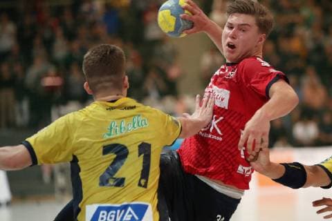 SG Flensburg-Handewitt vs Rhein Neckar Loewen, Handball, maennliche A-Jugend, Deutsche Meisterschaft, Finale, Bundesliga, 01.06.19 Joern Persson (Nr.34, SG Flensburg-Handewitt) gegen Martin Schmied (Nr.21, Rhein Neckar Loewen)