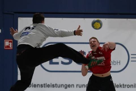 SG Flensburg-Handewitt vs Rhein Neckar Loewen, Handball, maennliche A-Jugend, Deutsche Meisterschaft, Finale, Bundesliga, 01.06.19 Niels Versteijnen (Nr.10, SG Flensburg-Handewitt) gegen Niklas Gierse (Nr.81, Rhein Neckar Loewen)