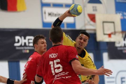SG Flensburg-Handewitt vs Rhein Neckar Loewen, Handball, maennliche A-Jugend, Deutsche Meisterschaft, Finale, Bundesliga, 01.06.19 Philipp Ahouansou (Nr.19, Rhein Neckar Loewen) gegen Lars Kooij (Nr.15, SG Flensburg-Handewitt)