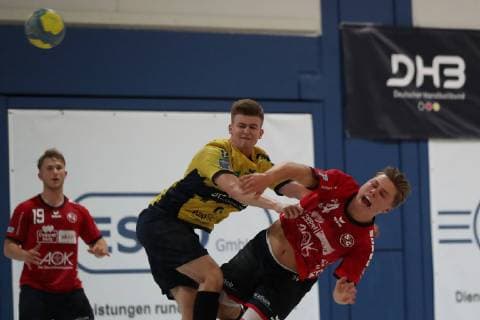 SG Flensburg-Handewitt vs Rhein Neckar Loewen, Handball, maennliche A-Jugend, Deutsche Meisterschaft, Finale, Bundesliga, 01.06.19 Joern Persson (Nr.34, SG Flensburg-Handewitt) gegen Martin Schmied (Nr.21, Rhein Neckar Loewen)