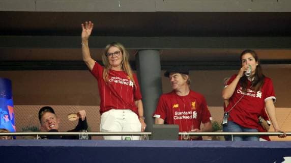 Fußball, Ulla Sandrock, Ehefrau von Jürgen Klopp beim Champions League Finale auf der Tribüne UEFA Champions League Finale 2019 Tottenham Hotspurs - FC Liverpool Spanien, Madrid, 01.06.2019, Fussball, UEFA Champions League, Saison 2018 2019, Finale in Madrid, Tottenham Hotspurs - FC Liverpool: li. Ulla Sandrock, Frau von Jürgen Klopp (Trainer FC Liverpool), mi. Campino (Die Toten Hosen), DFL DFB REGULATIONS PROHIBIT ANY USE OF PHOTOGRAPHS AS IMAGE SEQUENCES AND OR QUASI-VIDEO.