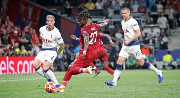 UEFA Champions League Finale 2019 Tottenham Hotspurs - FC Liverpool Spanien, Madrid, 01.06.2019, Fussball, UEFA Champions League, Saison 2018 2019, Finale in Madrid, Tottenham Hotspurs - FC Liverpool: v.l. Tobi Aldereiweld (Tottenham Hotspurs), Divock Origi (FC Liverpool); Tor 0:2 Origi, DFL DFB REGULATIONS PROHIBIT ANY USE OF PHOTOGRAPHS AS IMAGE SEQUENCES AND OR QUASI-VIDEO.