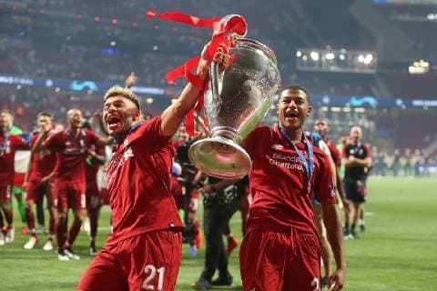 Tottenham Hotspur v Liverpool UEFA Champions League Final Alex Oxlade-Chamberlain of Liverpool and Rhian Brewster of Liverpool with the trophy at the end of the UEFA Champions League Final at the Wanda Metropolitano Stadium, Madrid Content Not Available For UK Newspapers Copyright: xPaulxChestertonx FIL-13310-0423