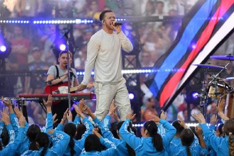 Imagine Dragons (Rockband aus den USA) mit Saenger Dan Reynolds bei ihrem Auftritt. Fussball Champions League Finale 2019 Tottenham Hotspur-Liverpool FC 0-2, Saison2018 19, am 01.06.2019, Stadion Wanda Metropolitano.