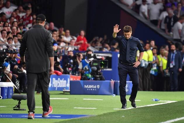 Mauricio POCHETTINO (Tottenham,re), Gestik, gestikuliert ,winkt zu Juergen KLOPP (Trainer Liverpool).. Fussball Champions League Finale 2019 Tottenham Hotspur-Liverpool FC 0-2, Saison2018 19, am 01.06.2019, Stadion Wanda Metropolitano.