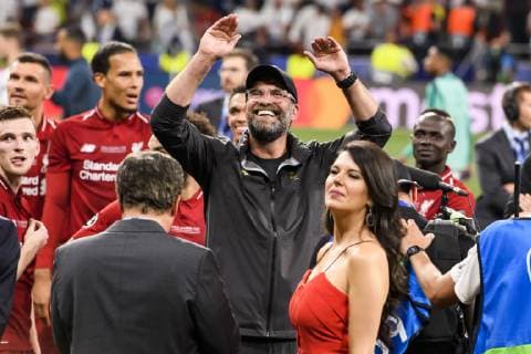 01.06.2019, xkvx, Fussball UEFA Champions League Finale, Tottenham Hotspur - FC Liverpool emspor, v.l. Head Coach Trainer Juergen Klopp (FC Liverpool) feiert mit dem Team (DFL DFB REGULATIONS PROHIBIT ANY USE OF PHOTOGRAPHS as IMAGE SEQUENCES and or QUASI-VIDEO) Madrid