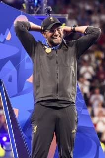 01.06.2019, xkvx, Fussball UEFA Champions League Finale, Tottenham Hotspur - FC Liverpool emspor, v.l. Head Coach Trainer Juergen Klopp (FC Liverpool) feiert mit dem Team (DFL DFB REGULATIONS PROHIBIT ANY USE OF PHOTOGRAPHS as IMAGE SEQUENCES and or QUASI-VIDEO) Madrid